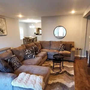 Apartment Quiet 3 Bedroom In Private, New York